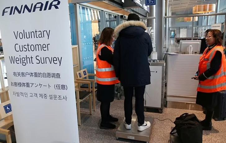 Uçakla yolculuk yapacaklar dikkat! Finlandiya'da uçuşlarda yeni dönem: Valizlerden sonra yolcular da tartılmaya başlandı! G1