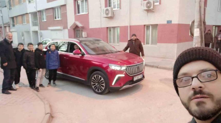 Eskişehir’de sabah namazını camiden kılan çocuklar TOGG ile tur attılar