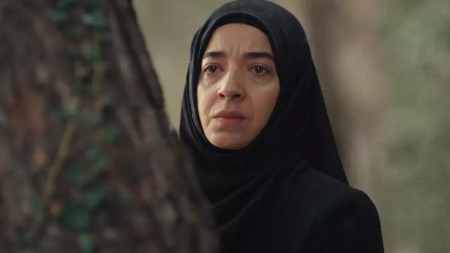 Kızıl Goncalar'ın Müyesser'i Asiye Dinçsoy'un gerçek hayattaki hali dikkat çekti! Başörtüsüz haliyle bambaşka biri