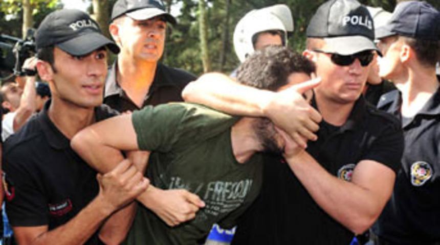 Başbakan&rsquo;ı protestonun sonu ağır oldu!