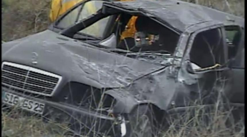 Susurluk'ta mercedes kazası: 2 &ouml;l&uuml;