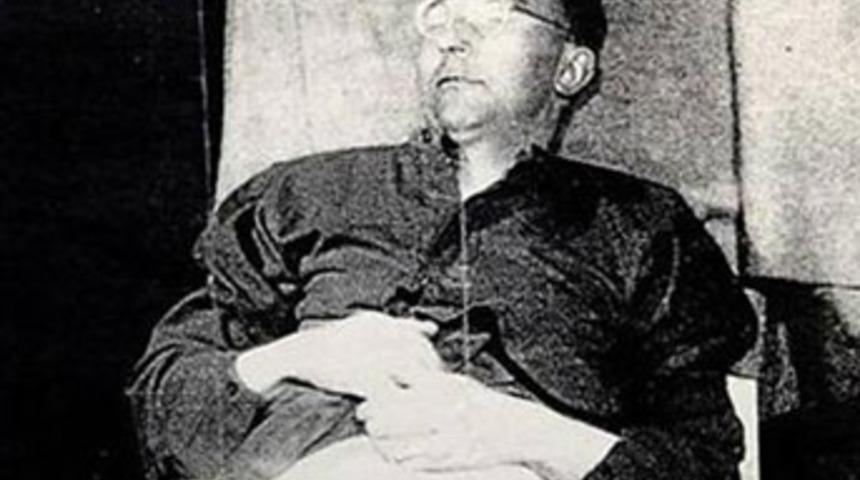 Hitler'in sağ kolunun intihar anı