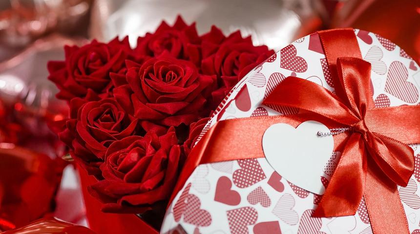 Sevgililer G&uuml;n&uuml; &ccedil;i&ccedil;ekleri nelerdir? Sevgililer G&uuml;n&uuml; i&ccedil;in hangi &ccedil;i&ccedil;ek alınır? 14 Şubat'ta sevgiliye verilecek en g&uuml;zel &ccedil;i&ccedil;ek