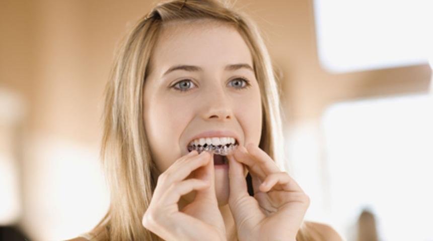 G&ouml;r&uuml;nmez Tellerle G&uuml;l&uuml;mseyin