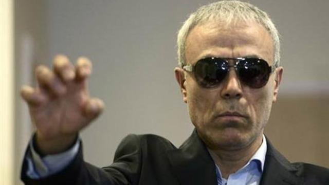 Yağmadan yargılanan Ağca elini masaya vurarak böyle tehdit etmiş: Sen zenginsin, bu daireyi vereceksin