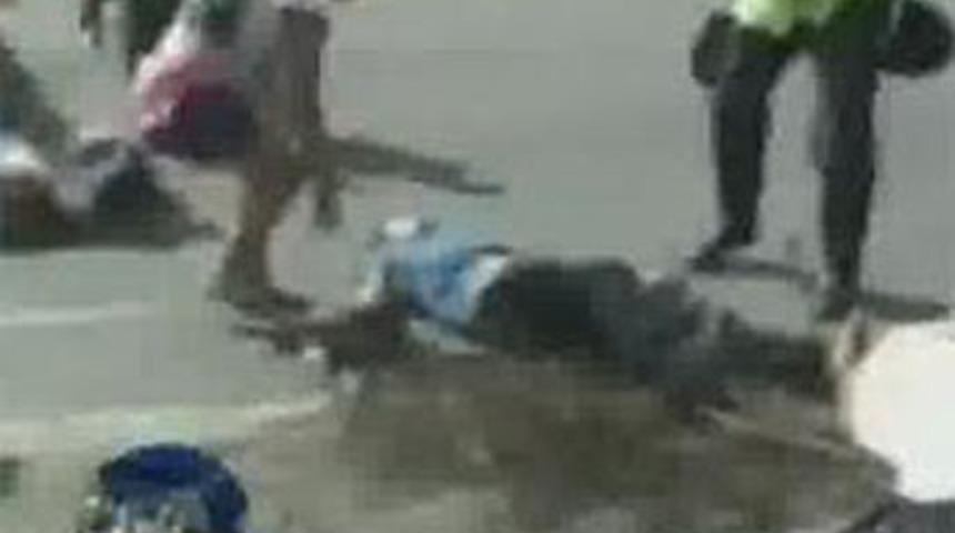 Otobüs 4 göstericiyi ezdi geçti