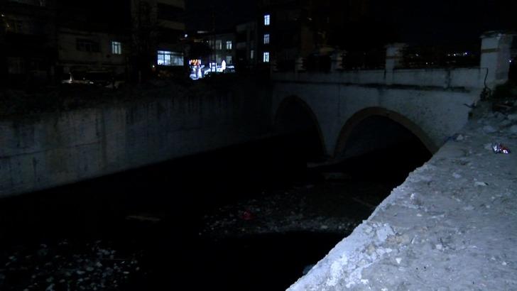 Ekiplere su sıçratarak kaçmaya çalıştı! Polisten kaçarken dereye atlayan yabancı uyruklu 4 saat boyunca çıkmadı G4