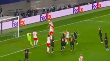 "Real Madrid kollanıyor mu?" Şampiyonlar Ligi'nde atılan golün iptal edilmesi tartışma yarattı...