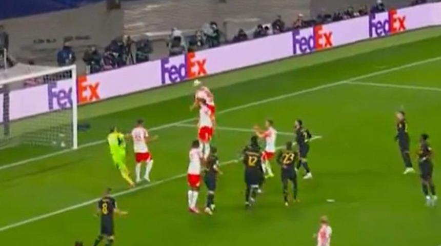 "Real Madrid kollanıyor mu?" Şampiyonlar Ligi'nde atılan golün iptal edilmesi tartışma yarattı...