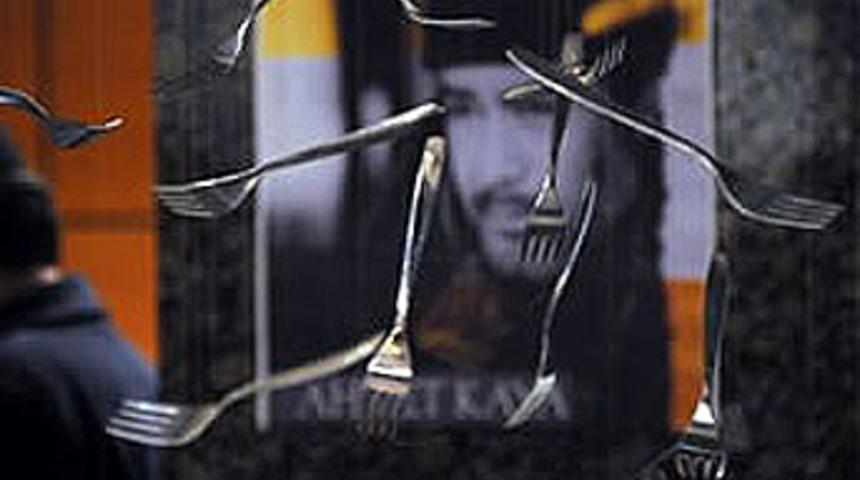 Ahmet Kaya &ouml;l&uuml;m&uuml;n&uuml;n 10. yılında anıldı