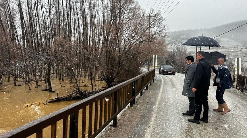 Isparta'da sağanak hayatı olumsuz etkiledi