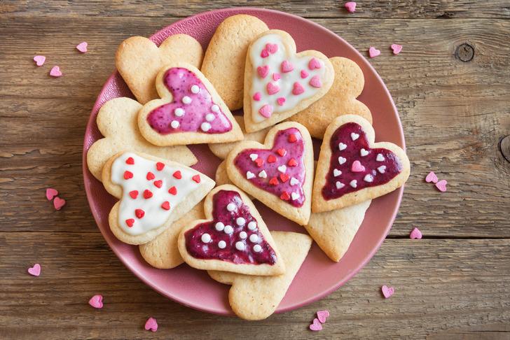 Sevgililer Günü'nü tatlandıran nefis bir lezzet: Sevgililer Günü'ne özel kalpli kurabiye tarifi! Kalpli kurabiye nasıl yapılır?