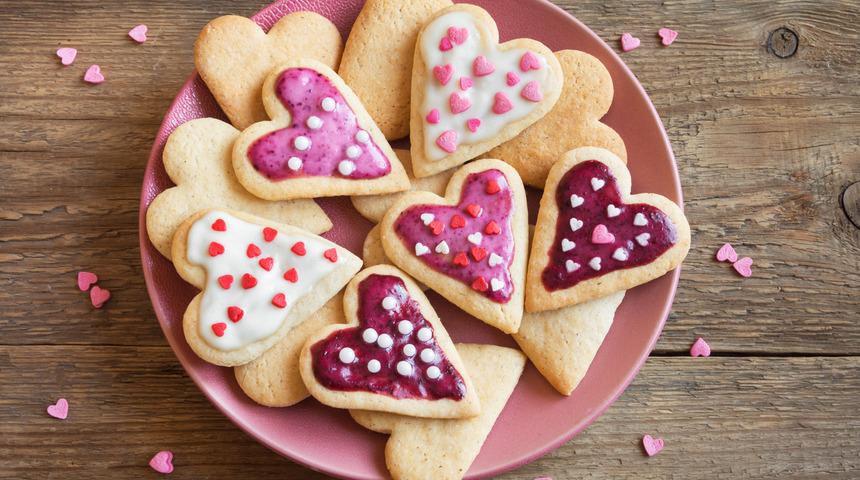 Sevgililer Günü'nü tatlandıran nefis bir lezzet: Sevgililer Günü'ne özel kalpli kurabiye tarifi! Kalpli kurabiye nasıl yapılır?