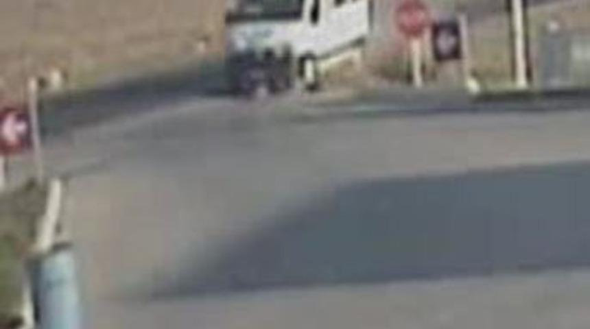 Minibüs yayayı böyle biçti!