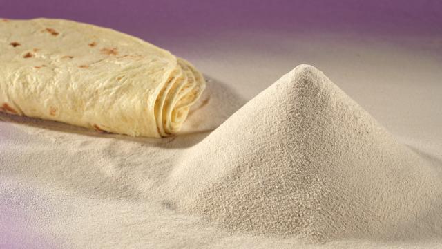 Dikkat! Her gün saç yiyor olabilirsiniz! Ekmek, poğaça, börek ve kek gibi yiyeceklerde bulunuyor