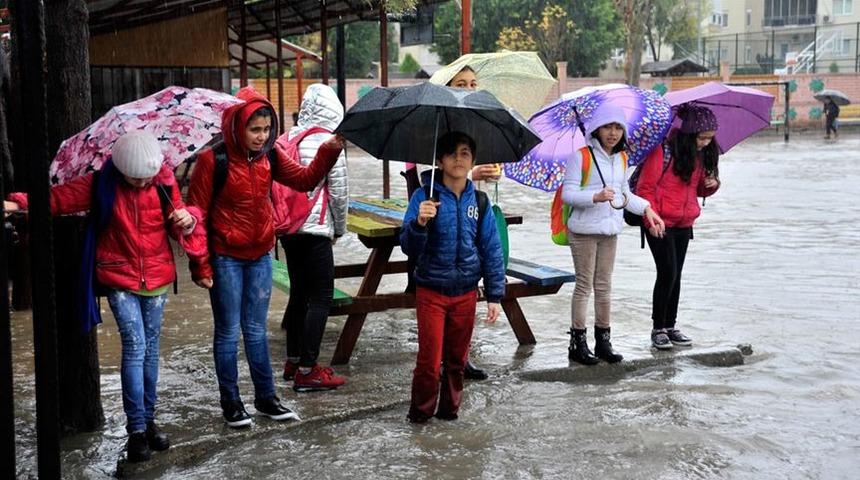 SON DAKİKA | Şanlıurfa’da okullar tatil edildi! 14 Şubat hava durumuyla ilgili yağış uyarısı gelmişti