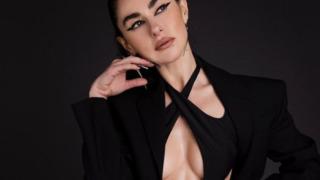 Şahane Hayatım'ın yıldızı Nesrin Cavadzade tarzıyla geceye damga vurdu! Bir bakan bir daha baktı! 'Hediye paketi gibi' 