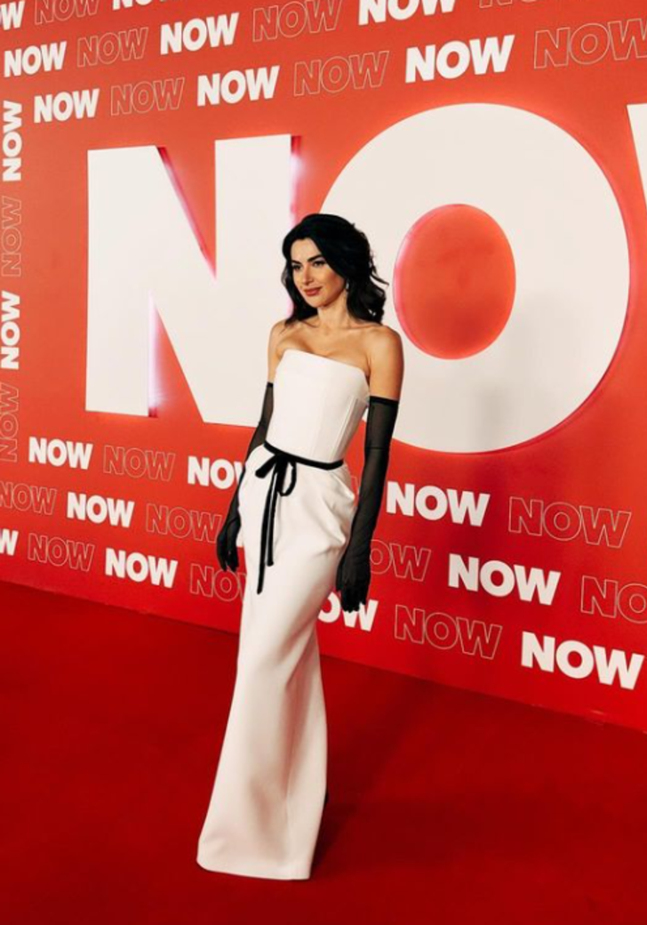 Şahane Hayatım'ın yıldızı Nesrin Cavadzade tarzıyla geceye damga vurdu! Bir bakan bir daha baktı! 'Hediye paketi gibi'  G5