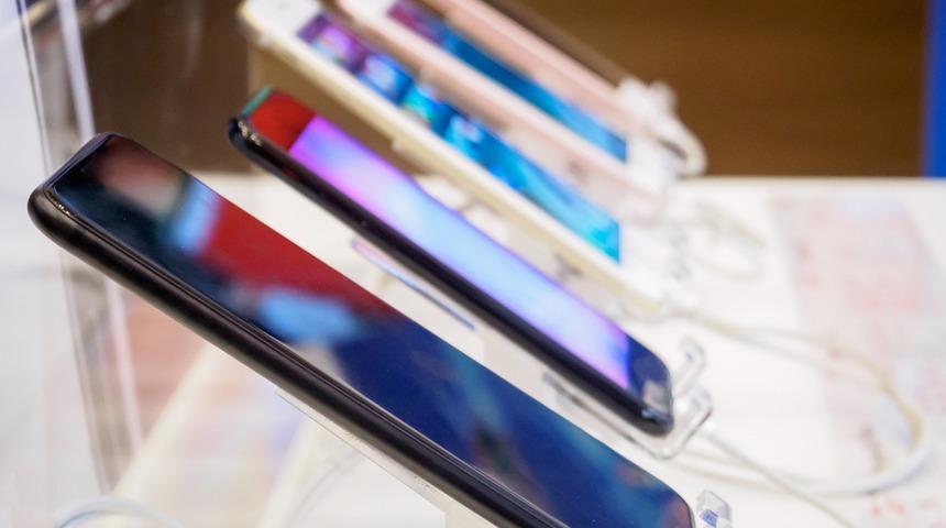 Yurt dışından telefon almak isteyenler dikkat! Yüzde 100 vergi ve 32 bin liralık önlem de işe yaramadı! Kaçak cep telefonu rekoru sonrası 'Bir de tersini deneyin' önerisi
