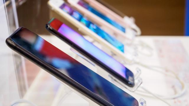 Yurt dışından telefon almak isteyenler dikkat! Yüzde 100 vergi ve 32 bin liralık önlem de işe yaramadı! Kaçak cep telefonu rekoru sonrası 'Bir de tersini deneyin' önerisi