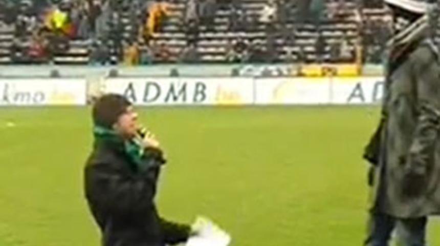 B&ouml;yle evlenme teklifi g&ouml;r&uuml;lmedi!