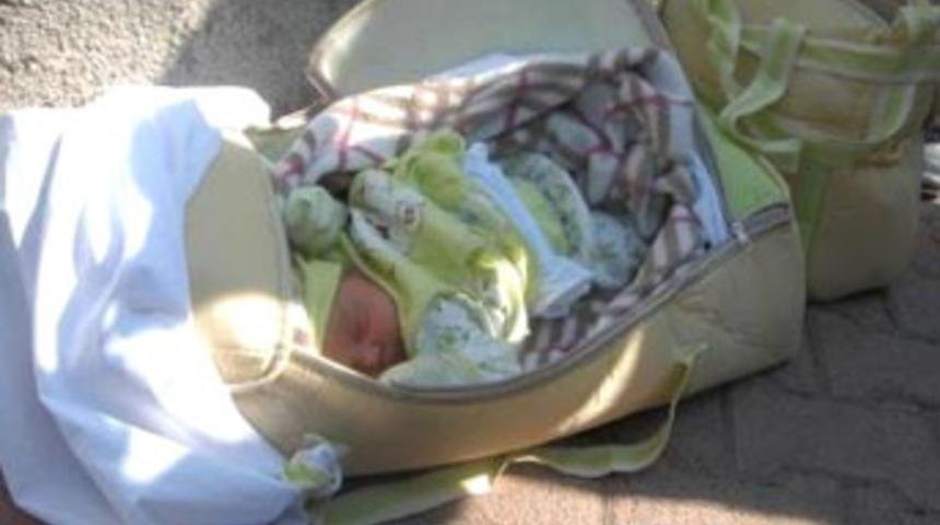 15 günlük bebeği cami önüne terk ettiler