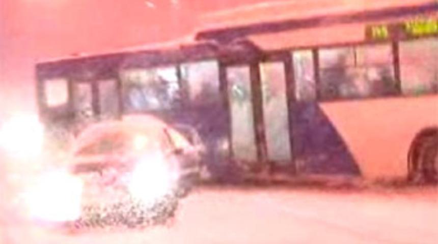 Belediye otob&uuml;s&uuml; kontrolden &ccedil;ıktı!