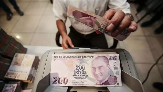 Mevduat faizleri yeniden yükselişe geçti, hesaplar değişti! Faiz oranlarında 3 ay detayı, bankada 100 bin TL'si olana getirisi...