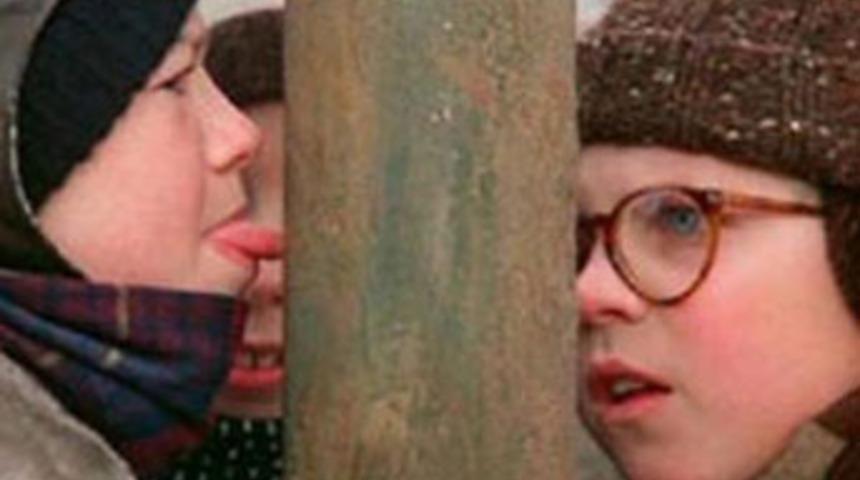 Dili direğe yapıştı!