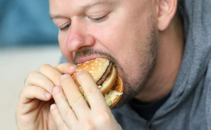 Birini tanımak istiyorsan yemek yeme şekline bak!