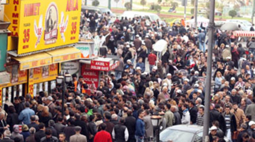 "Ya &ccedil;ıkarsa" kuyruğu