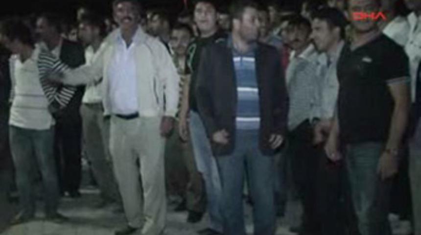 8 yaşındaki kıza yaptıkları halkı &ccedil;ıldırttı