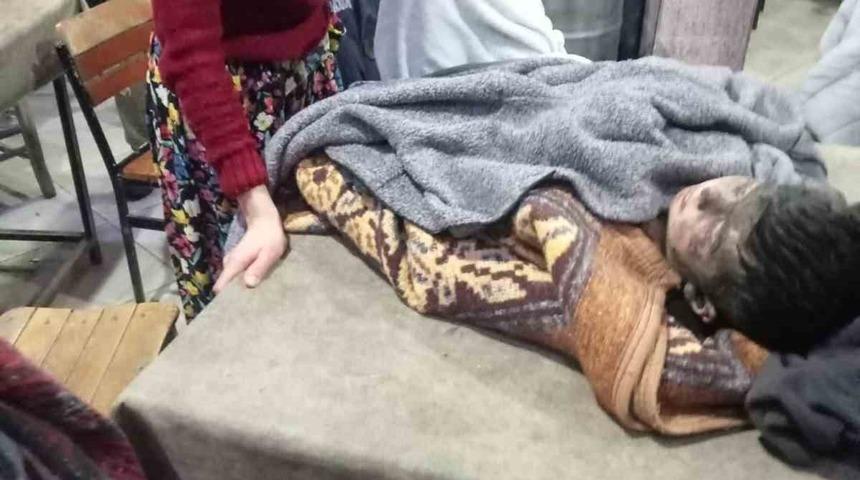 Jandarma gözünü kırpmadan fosseptik çukuruna inip küçük Aras’ı ölümden kurtardı