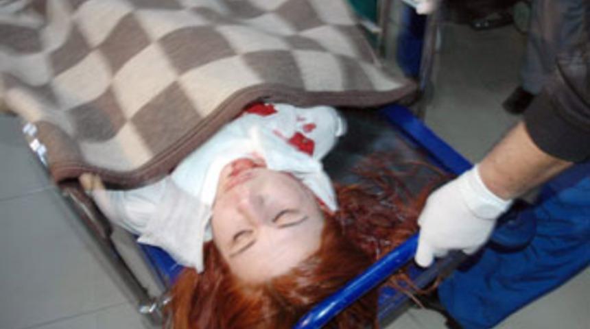 Korkutmak istedi, sevgilisinin boğazını kesti