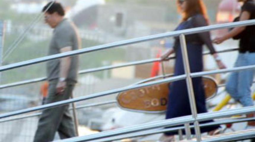 Devrik lider 1.5 ton altınla ka&ccedil;tı