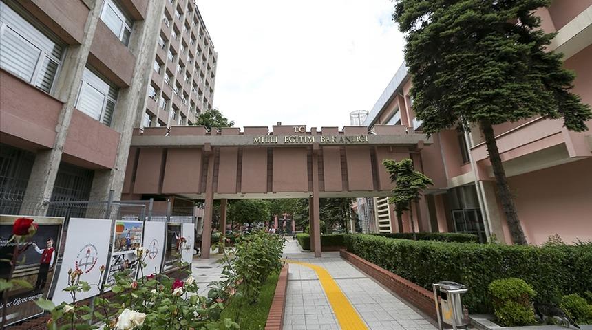 Üsküdar Amerikan Lisesi'nde 'LGBT' şikayeti: MEB harekete geçti