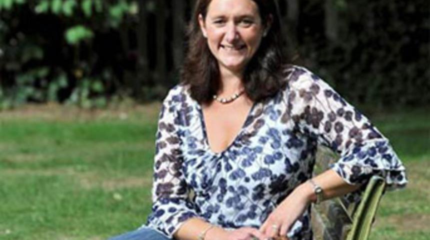 G&uuml;lmeye korkuyor!