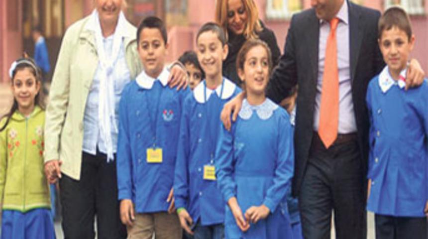 Elleri &ouml;p&uuml;lesi &ouml;ğretmenlerimize...