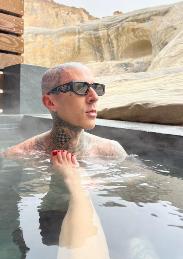 Kourtney Kardashian nerede hamile kaldığını paylaştı! Yok gibi bikini altıyla verdiği pozlara tepki yağdı! 'Bu kadar özele gerek var mıydı?' G5