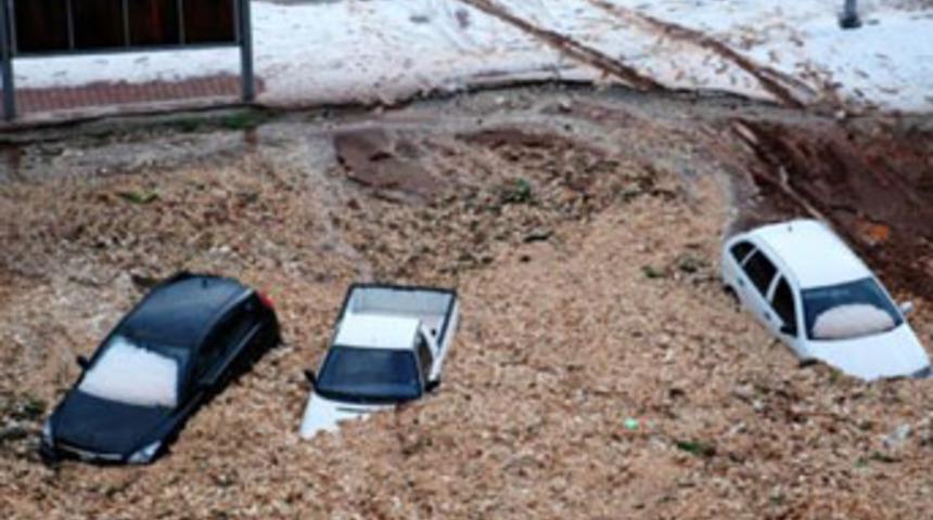 Finike'de şiddetli yağış