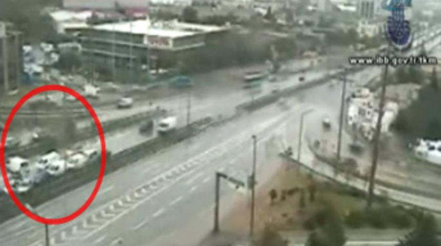 İstanbul'da 10 ara&ccedil; birbirine girdi