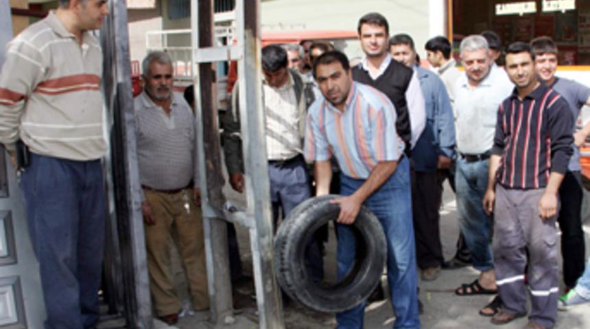 Lastik 3 &ccedil;ocuğun hayatını kurtardı