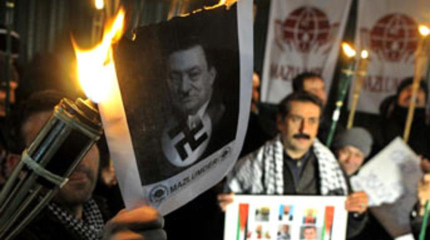 İstanbul'da "M&uuml;barek" protestosu