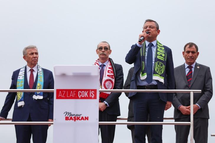 CHP lideri Özgür Özel, Mansur Yavaş ve Erdal Beşikçioğlu ile birlikte halka seslendi: "Size bir müjdem var' G1