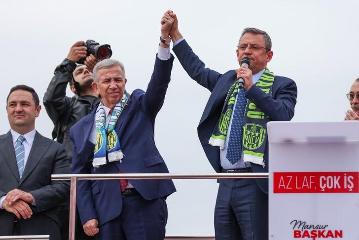 CHP lideri Özgür Özel, Mansur Yavaş ve Erdal Beşikçioğlu ile birlikte halka seslendi: "Size bir müjdem var' G3