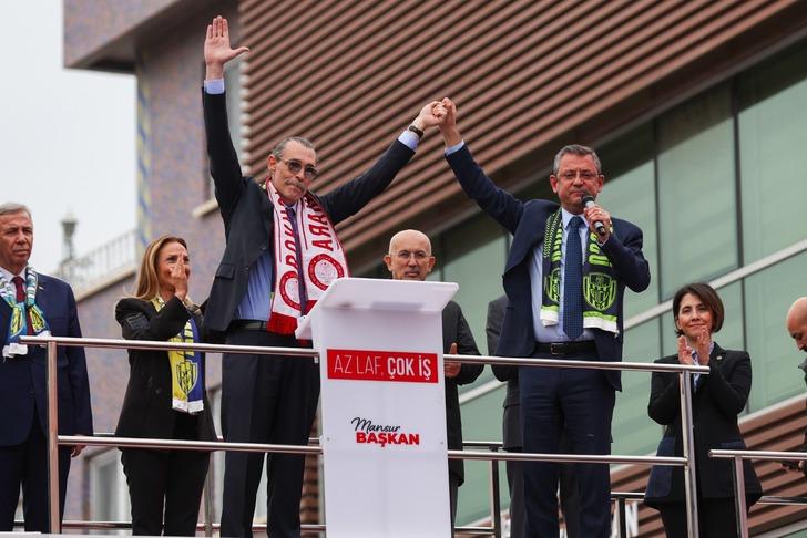 CHP lideri Özgür Özel, Mansur Yavaş ve Erdal Beşikçioğlu ile birlikte halka seslendi: "Size bir müjdem var' G2