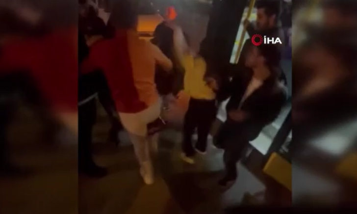 Esenyurt'ta otobüste iğrenç olay! Vatandaşlar darp etti: 'Pantolonun niye ıslak?' G5