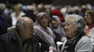 Eyüpsultan'da 40 yıllık evli çiftler için ''Sevgililer Günü'' programı düzenlendi