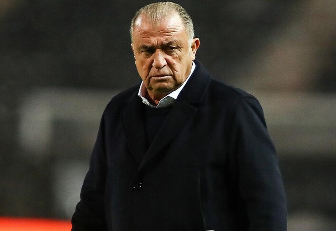 Panathinaikos'ta Fatih Terim'i &ccedil;ıldırtan olay! Rakibinin boğazına yapışıp defalarca tokat attı...