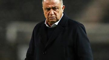 Panathinaikos'ta Fatih Terim'i çıldırtan olay! Rakibinin boğazına yapışıp defalarca tokat attı...